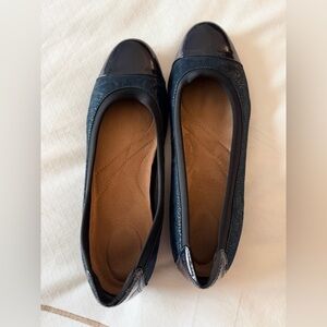Clark’s Elegant Navy Women's Flats